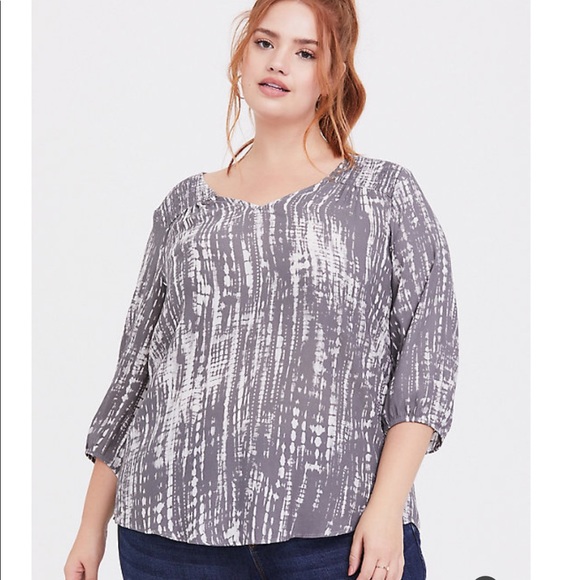 NEW✨TORRID Grey & White Crepe Smocked Blouse - Picture 1 of 11